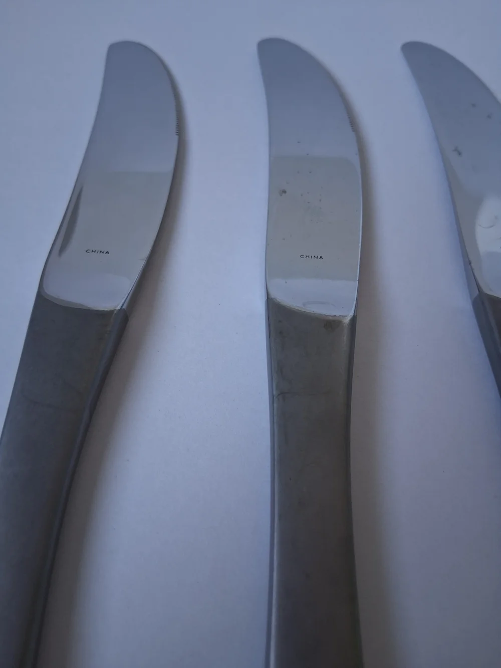 Robert Welch -PENDULUM 18/10 Stainless Steel Satin Finish Dinner/Butter Knives